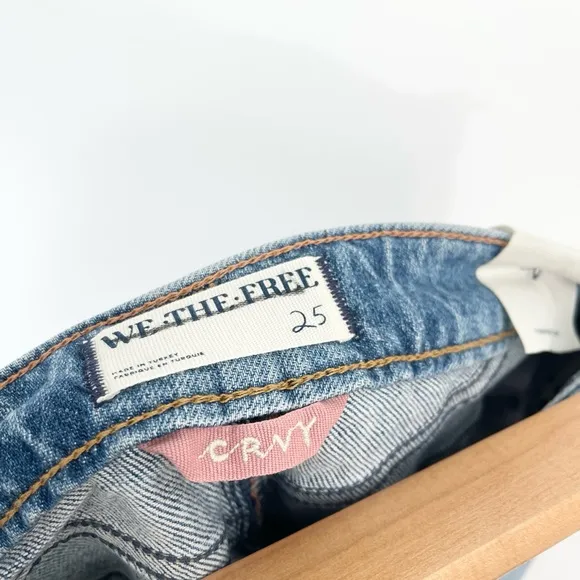 NWOT Free People Curvy CRVY High Voltage High Rise Shortie Denim Jean Shorts 25