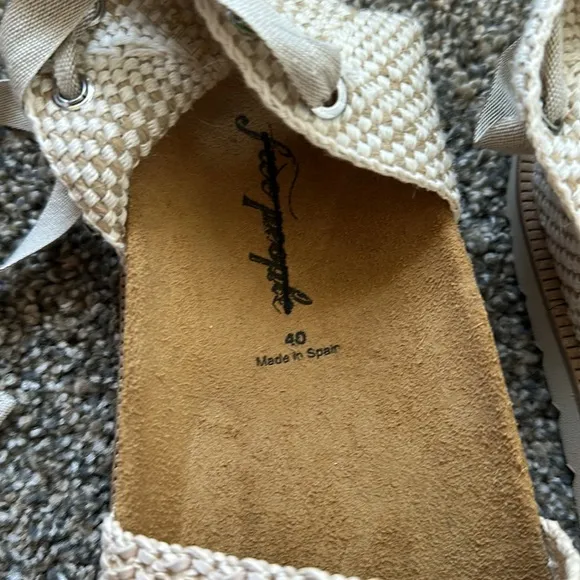 NWOT Free People Happy Feet Footbed Sandles