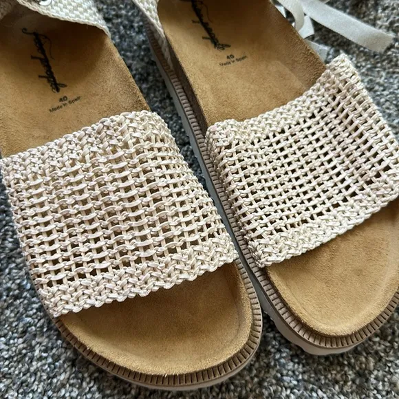 NWOT Free People Happy Feet Footbed Sandles