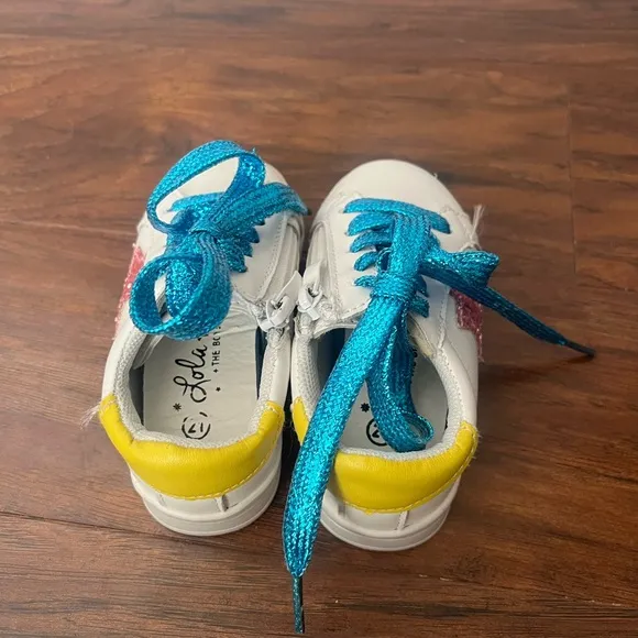 NWOT Lola   The Boys Pink Star sneakers with Blue Laces- Toddler size 5.5