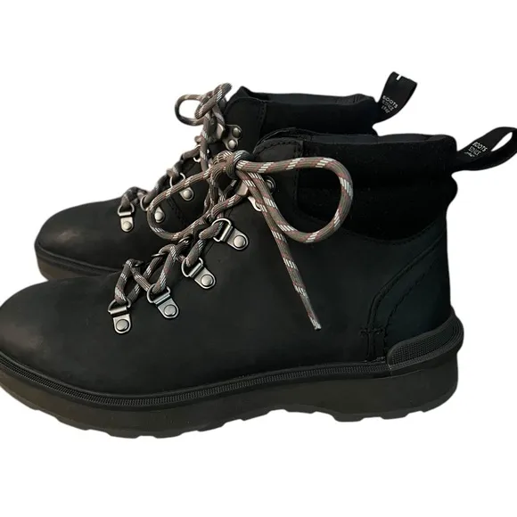 NWOT Sorel Black Hi-Line Hiking boots - Sz 8.5