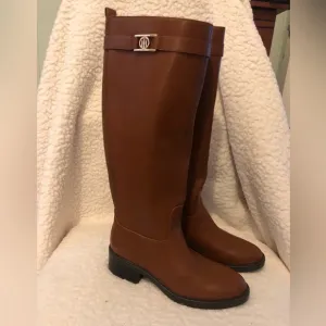NWOT Tommy Hilfiger Iviann High Shaft Riding Knee Boots