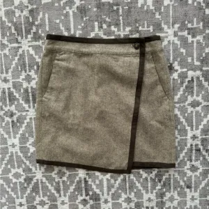 NWT 4 Charlotte Ronson Wrap Mini Skirt Tweed Twill Brown Tan faux suede pockets