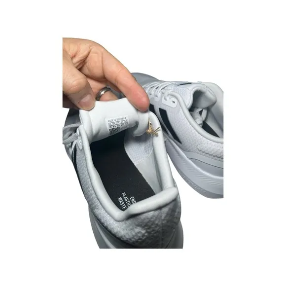 NWT Adidas Women's Run Falcon 3.0 Sneaker, White/Black Size 10