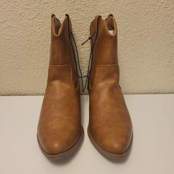 NWT Arizona Jean Co Meyer Cognac Boots Size 9M