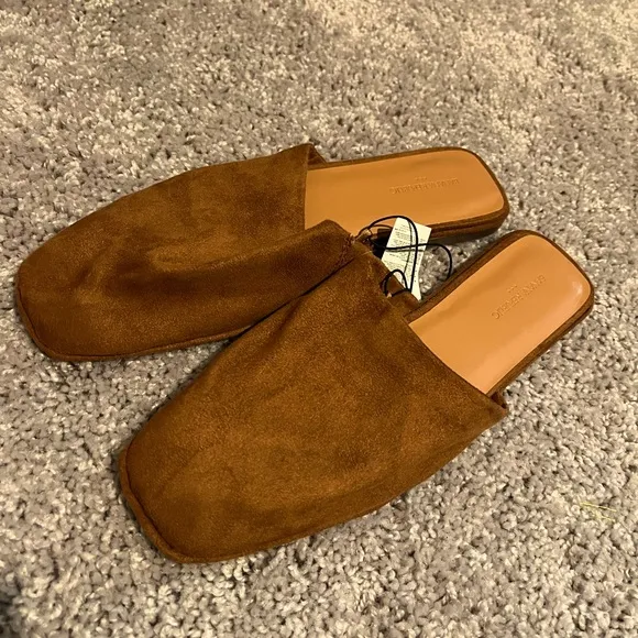 NWT Banana Republic Cognac Brown Women's Shoes Soft Suede