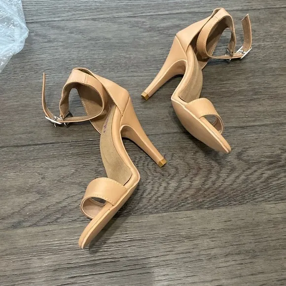 NWT BURJU Zoe True Nude shade 3 Classic Strappy Heeled Sandals | size 7