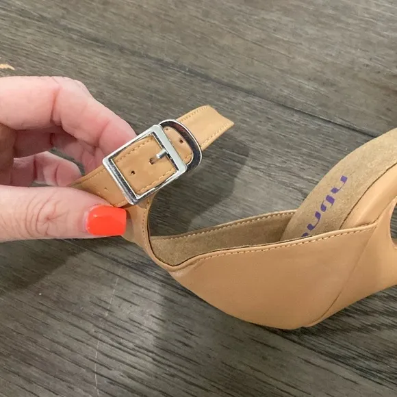 NWT BURJU Zoe True Nude shade 3 Classic Strappy Heeled Sandals | size 7