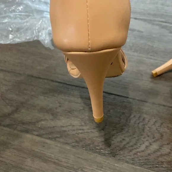 NWT BURJU Zoe True Nude shade 3 Classic Strappy Heeled Sandals | size 7
