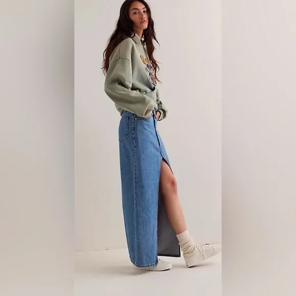 NWT FREE PEOPLE We the Free Chani Denim Skirt Size 30 Sweetly Stoned