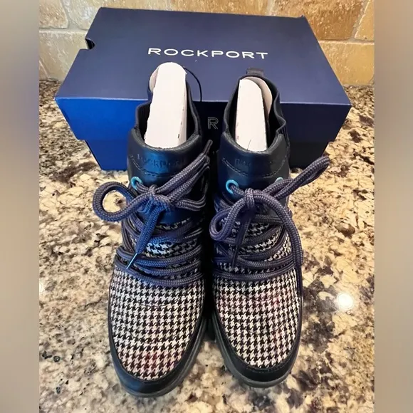 NWT Rockport Women’s Bungee Bootie
