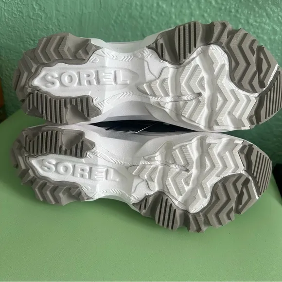 NWT SOREL Kinetic Breakthru Caribou Waterproof Boot in QUARRY SEA SALT sz 9.5