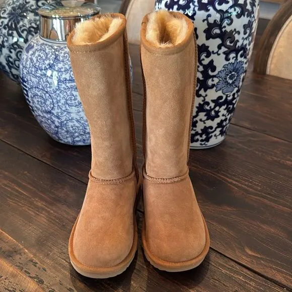 NWT Ugg Classic Tall II