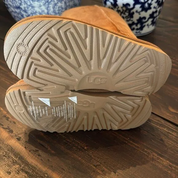 NWT Ugg Classic Tall II