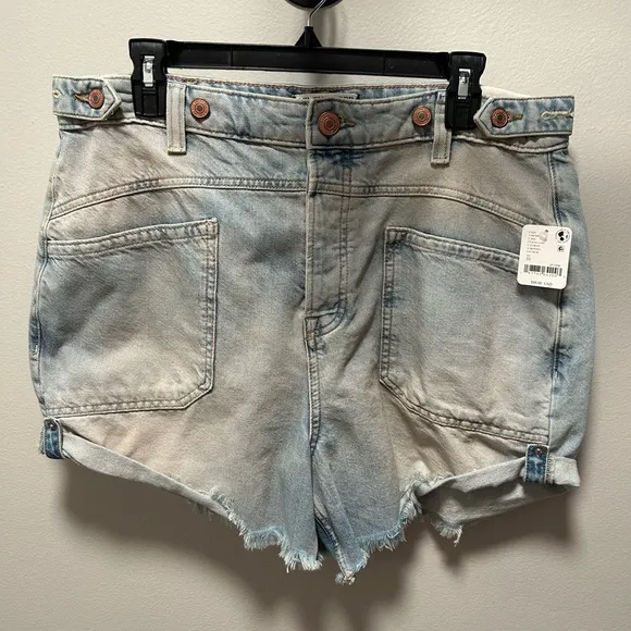 NWT- Women’s Palmer Denim Shorts Size 31 by Free People - La La Land Mid Rise
