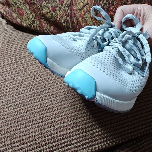OluKai Wailuku Off White Gray Suede Mesh Comfort Sneakers Womens Sz 8 EUC