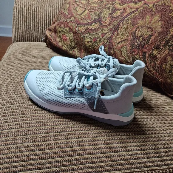 OluKai Wailuku Off White Gray Suede Mesh Comfort Sneakers Womens Sz 8 EUC