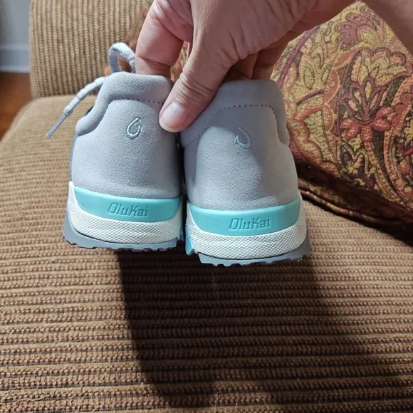OluKai Wailuku Off White Gray Suede Mesh Comfort Sneakers Womens Sz 8 EUC