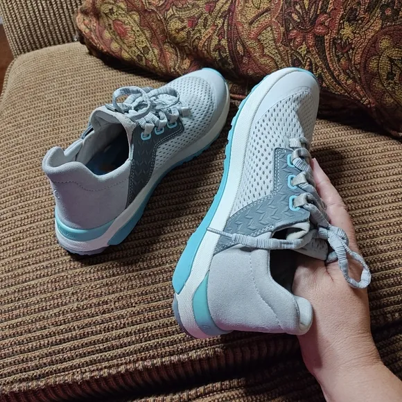 OluKai Wailuku Off White Gray Suede Mesh Comfort Sneakers Womens Sz 8 EUC