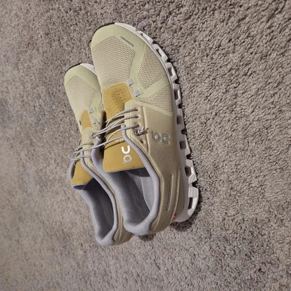 On Cloud Running Shoes – Tan/Beige – Size 11.5 – Worn Once