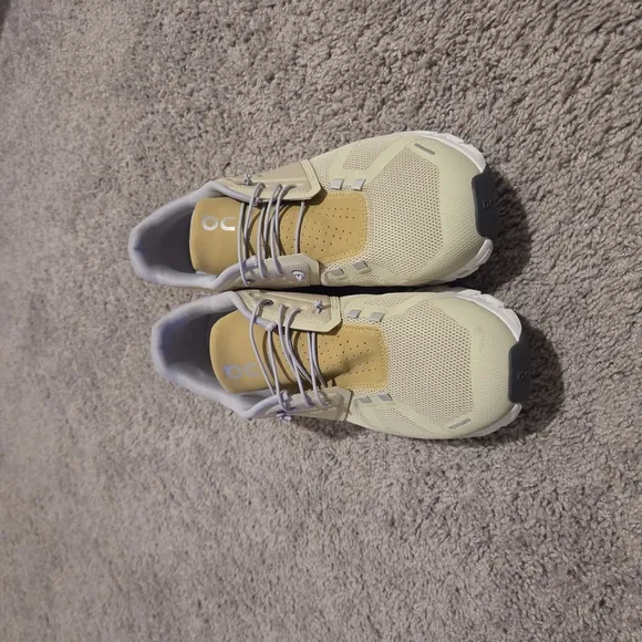 On Cloud Running Shoes – Tan/Beige – Size 11.5 – Worn Once