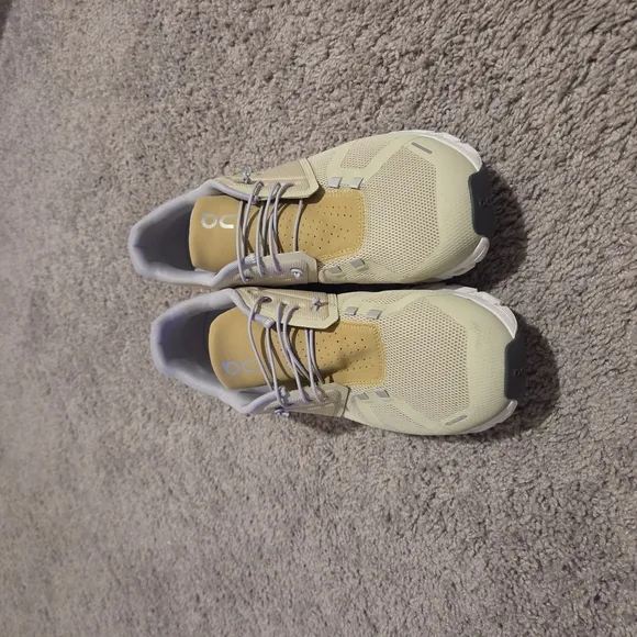 On Cloud Running Shoes – Tan/Beige – Size 11.5 – Worn Once