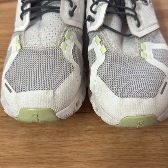 ON Cloud Womens 5 Push Running Shoes White/Oasis 8 Athleisure Tennis Pickleball