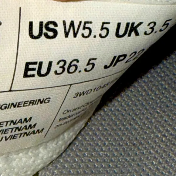 ON RUNNING CLOUDSWIFT 4 WHITE/ GRAY SNEAKERS
