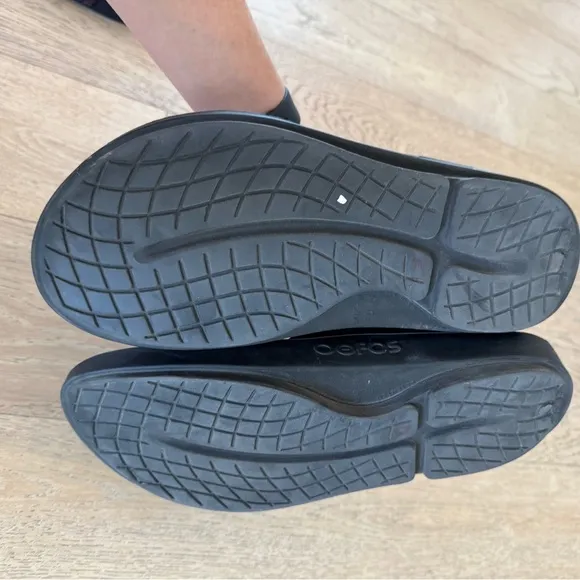 OOFOS Black and Gray Sandals