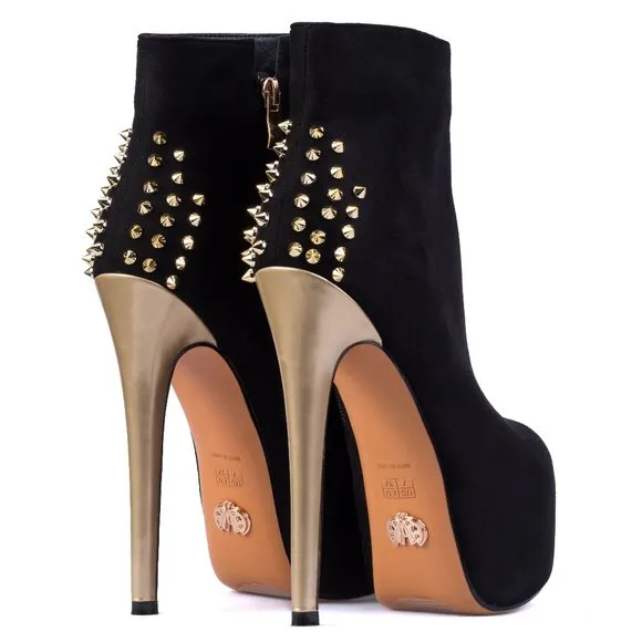 Petit Cadeau Jodi - Rounded Toe ankle boots with 6&quot; heels and 2&quot; platform. NEW!