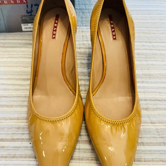 PRADA Calzature Donna Vernice Soft Cipria, Size 40 (box &amp; dust bag)