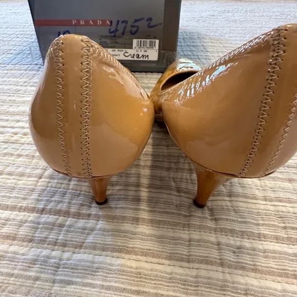 PRADA Calzature Donna Vernice Soft Cipria, Size 40 (box &amp; dust bag)