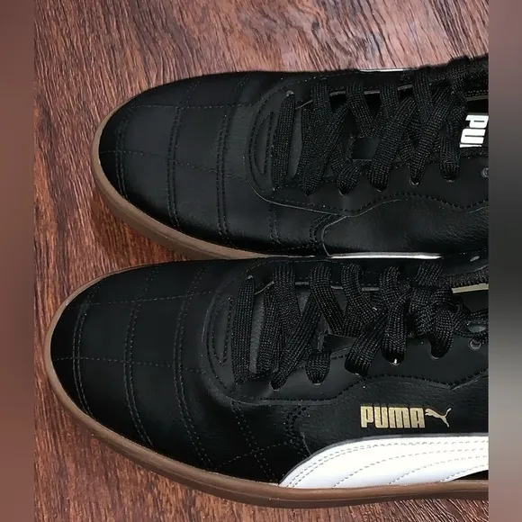 Pumas size 11