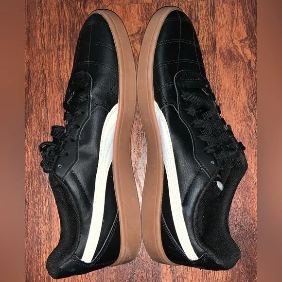 Pumas size 11