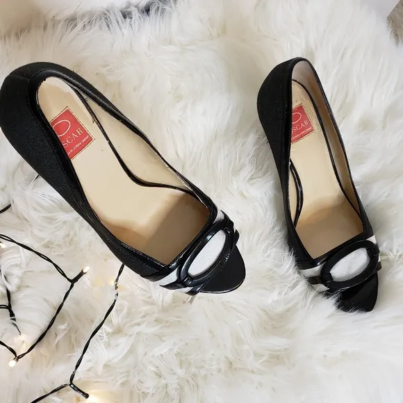 RARE Oscar de la Renta O Calada Peep Toe Heels 7.5 Luxury Elegant Castlecore