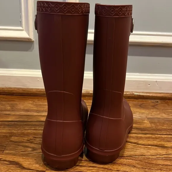 RARE UGG MAROON / CRIMSON RAIN BOOT WITH FLEECE LINED SOLE