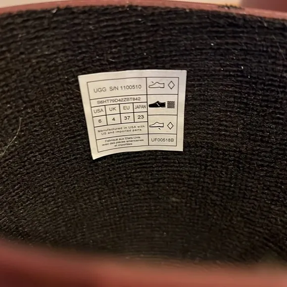 RARE UGG MAROON / CRIMSON RAIN BOOT WITH FLEECE LINED SOLE