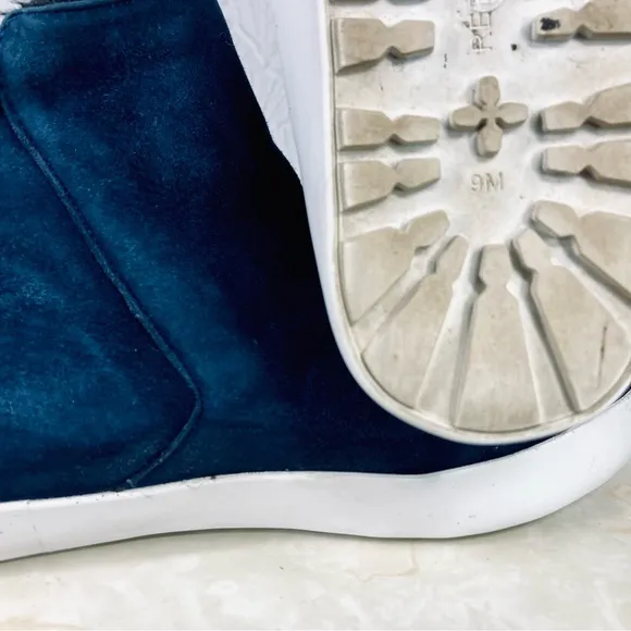 Rebecca Minkoff Shelly High Top Sneaker Boots Sz 9.5 Blue Suede Casual Booties