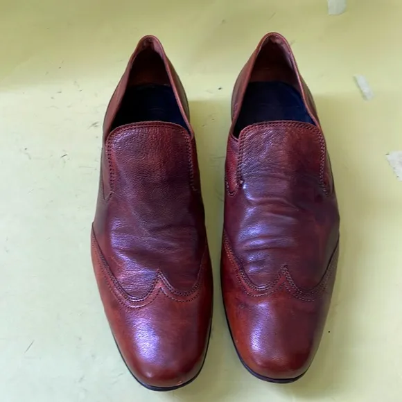 Reddish brown Boss handcrafted distressed leather shoes