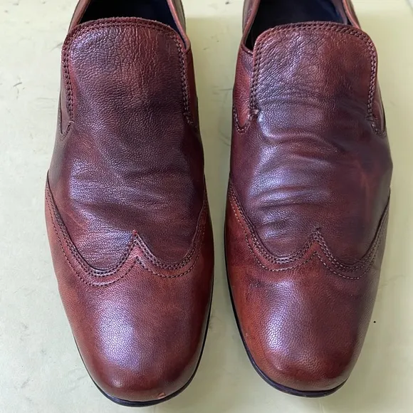 Reddish brown Boss handcrafted distressed leather shoes