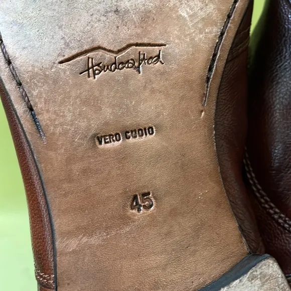 Reddish brown Boss handcrafted distressed leather shoes