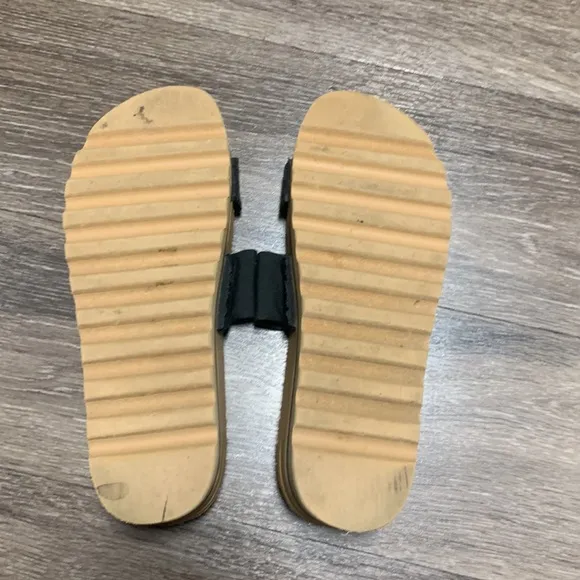 Reef Black and Tan Sandals