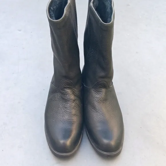 Regence Comfort (Canada) Ladies Black Genuine Leather Boots w/Rubber Sole