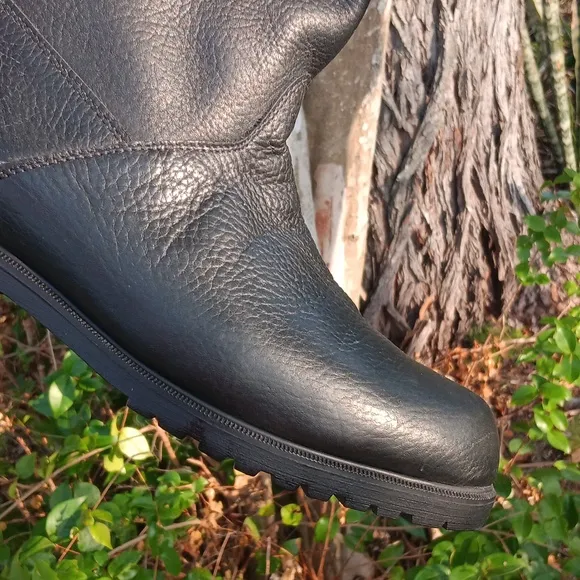 Regence Comfort (Canada) Ladies Black Genuine Leather Boots w/Rubber Sole