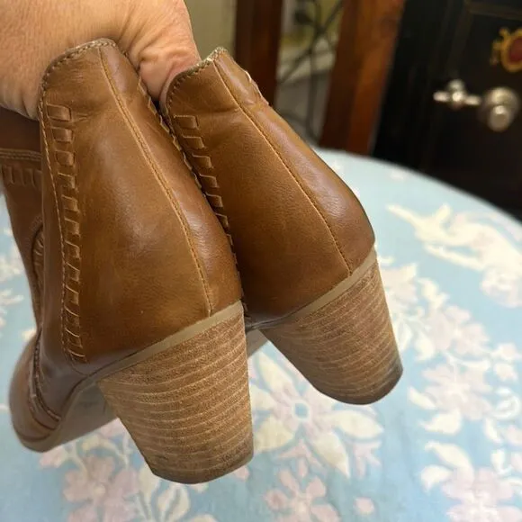 *Report* Sz 8 Tan Leather Ankle Zip Boots