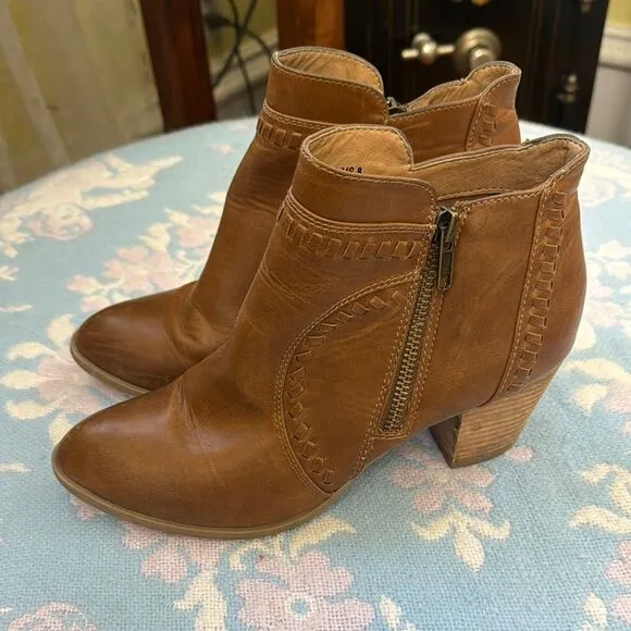 *Report* Sz 8 Tan Leather Ankle Zip Boots