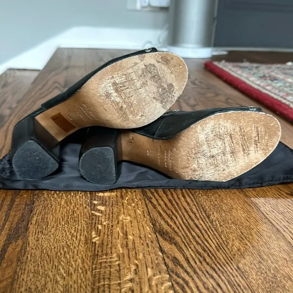 Ron White Designer Shoes, black leather grommeted sandals, size 39 EU (8.5-9 US)