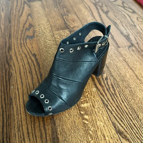 Ron White Designer Shoes, black leather grommeted sandals, size 39 EU (8.5-9 US)