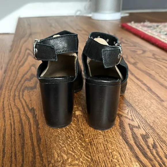 Ron White Designer Shoes, black leather grommeted sandals, size 39 EU (8.5-9 US)