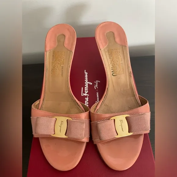 Salvatore Ferragamo Vara bow patent leather mules
